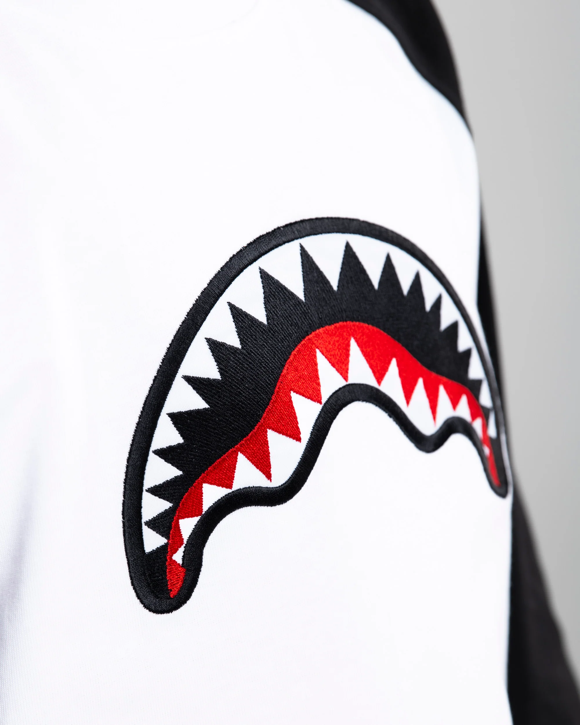 GRAFFITI RAGLAN LONG T-SHIRT - Image 4