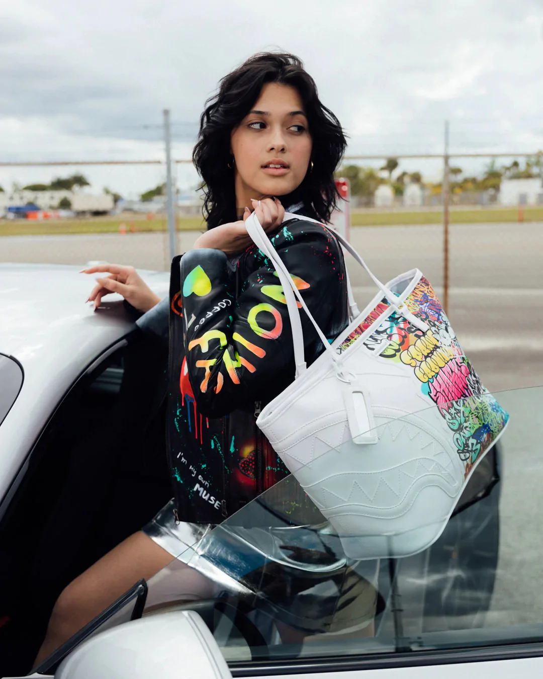 Half Graff Tote - Image 7