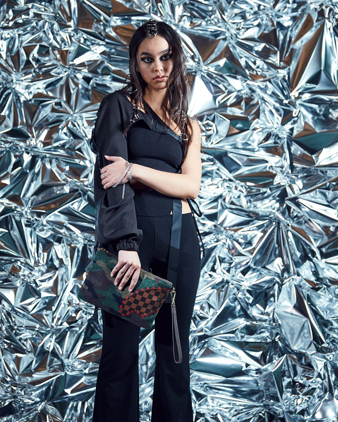 Shark Shape Check Pochette - Image 2