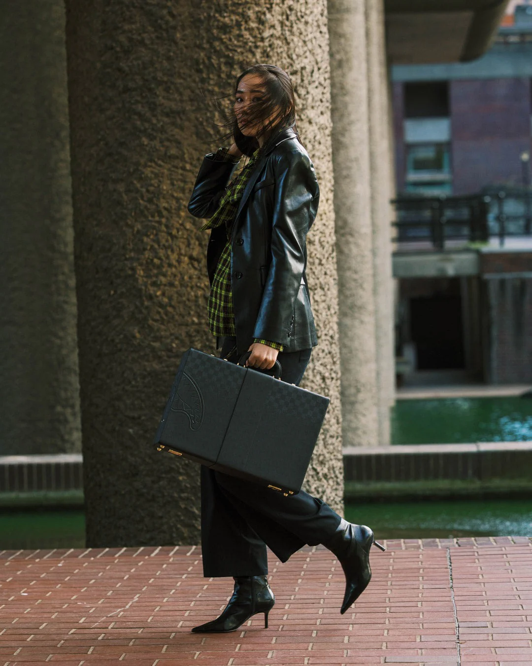 SPRITZ BLACK BRIEFCASE - Image 2
